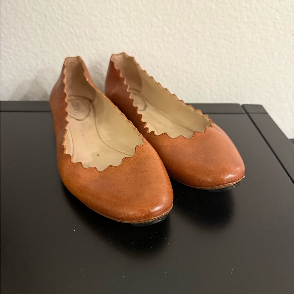 CHLOÉ Scalloped Edge Ballerina Flats in Tan, Size 37